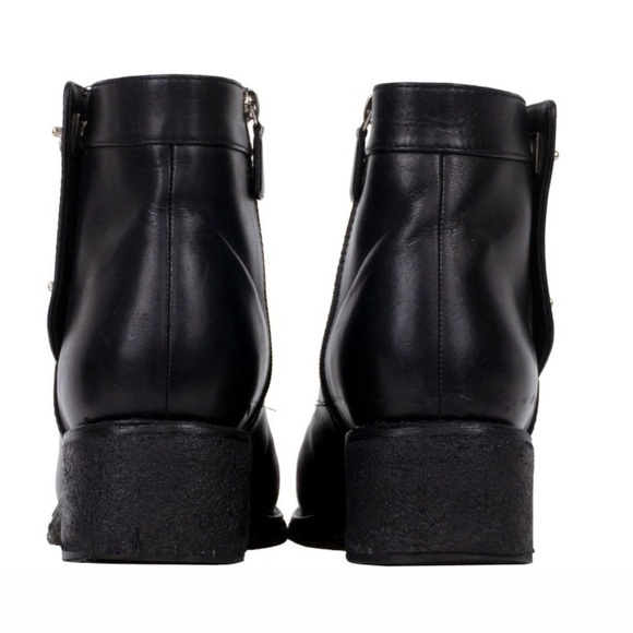 AUTHENTIC Chanel Turn Lock Ankle Boot in Black size 10 - Excellent condition - Picture 2 of 5